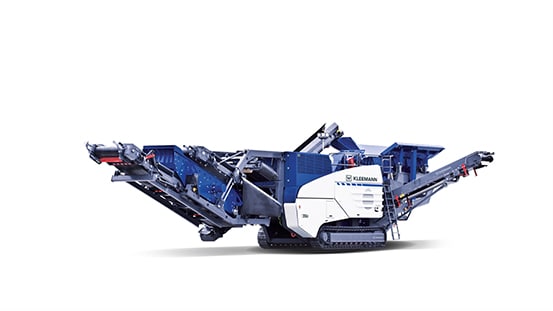 Mobile Impact Crusher sur un fond blanc