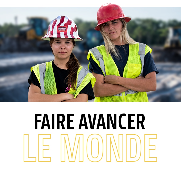 Deux jeunes femmes posées avec de l’équipement avec le titre « Faire avancer le monde ».