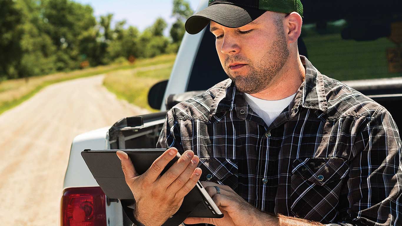 Customer in the field using his iPad