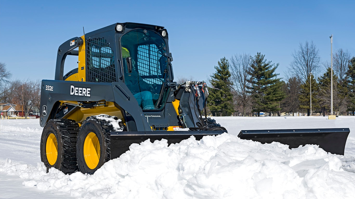 Accessoire de déneigement pour l’équipement de construction compact