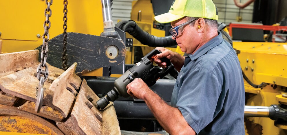 Découvrez les plans ambitieux de Dan Stecklein, gestionnaire de produit du service marketing de John Deere, pour les centres de remise à neuf certifiés.