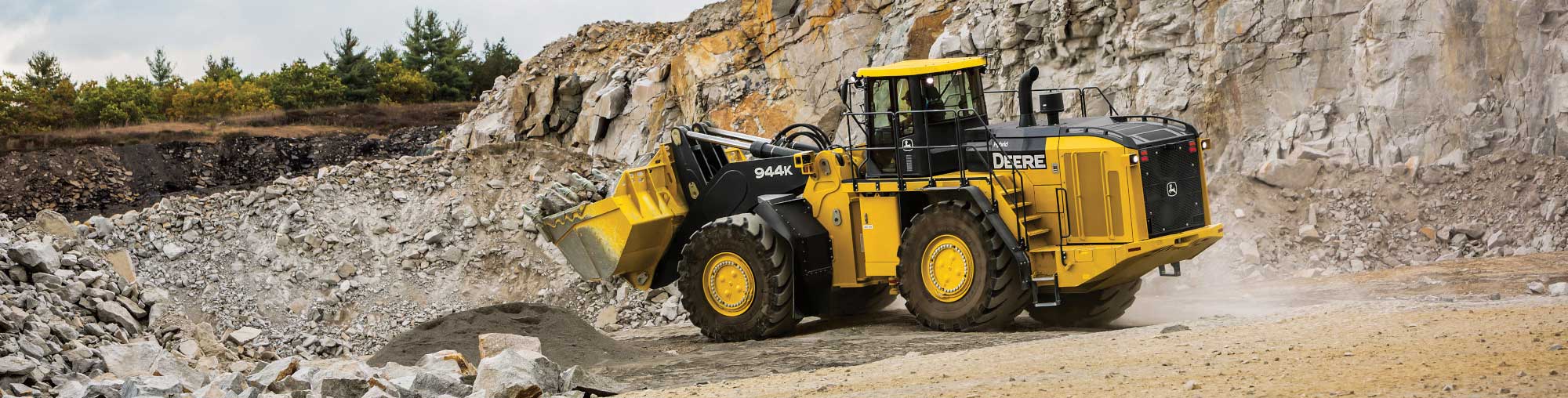 La chargeuse à roues 944K au travail dans une mine