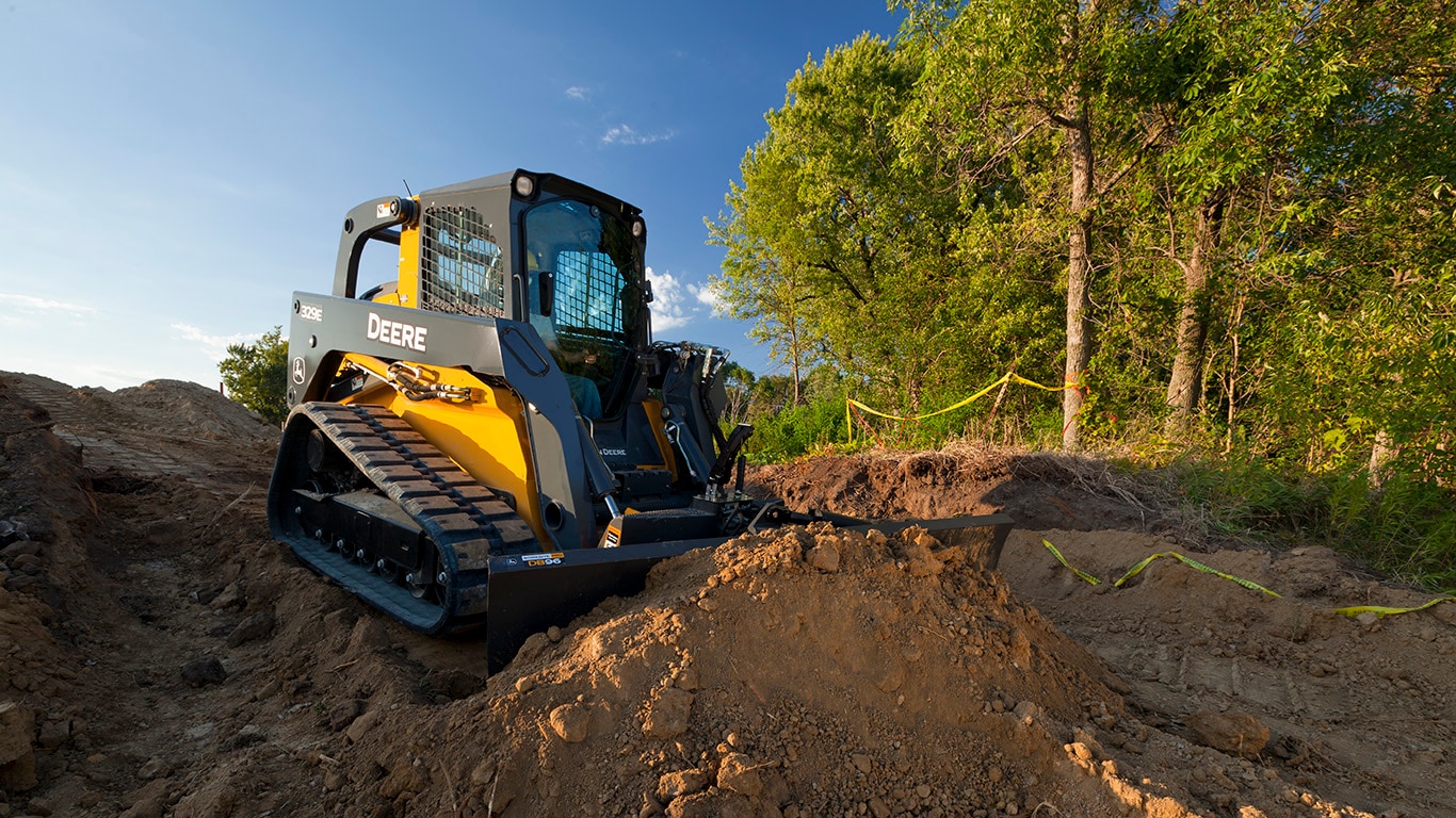 Lame de bouteur avec chargeuse compacte John Deere