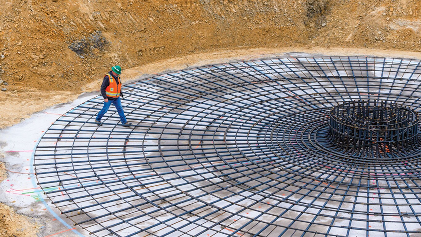 Blattner Crewmember walks over a wind turbine