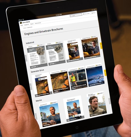 Page du site Web de John Deere sur les moteurs et trains de transmission affichée sur une tablette iPad