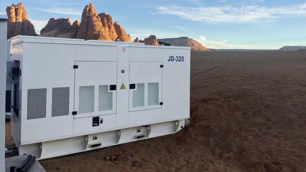 Le générateur de Ghaddar alimenté par les moteurs John Deere dans le désert d'Arabie saoudite