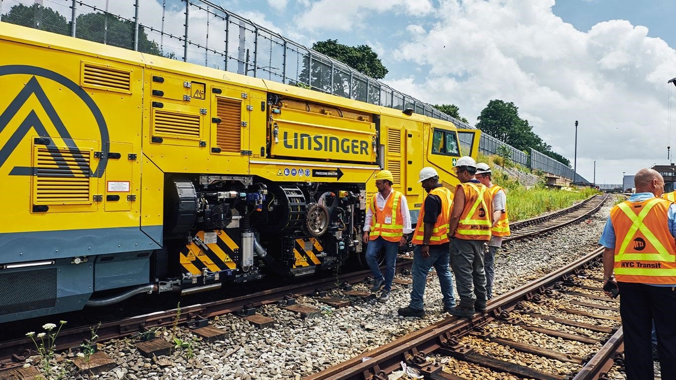 Linsinger’s revolutionary MG11 train complete with John Deere Final Tier 4/Stage V industrial diesel engine