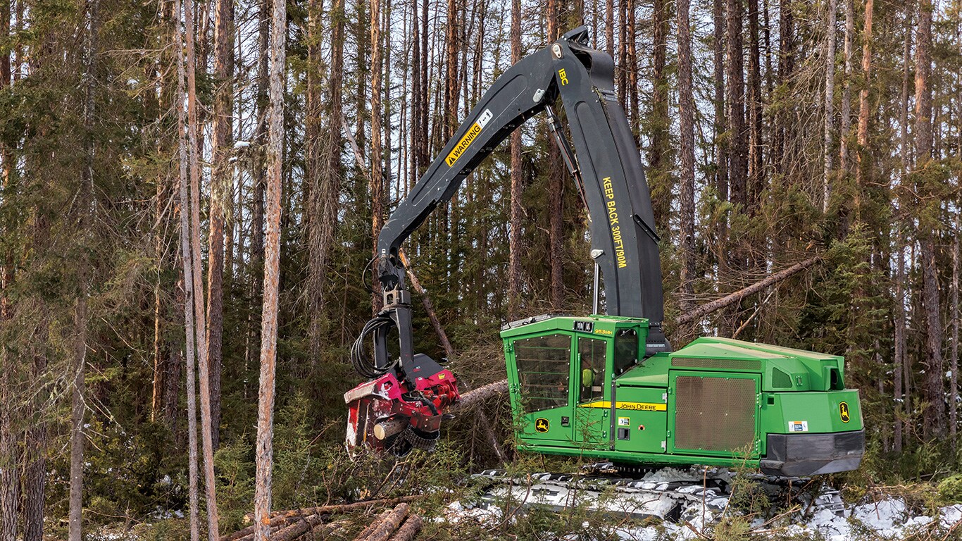 959 MH picking up logs on logging site
