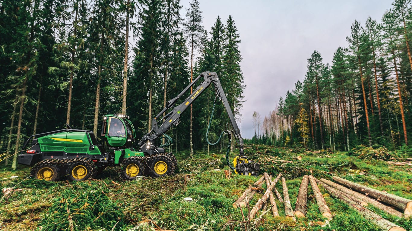 John&nbsp;Deere 1270H Harvester in the woods