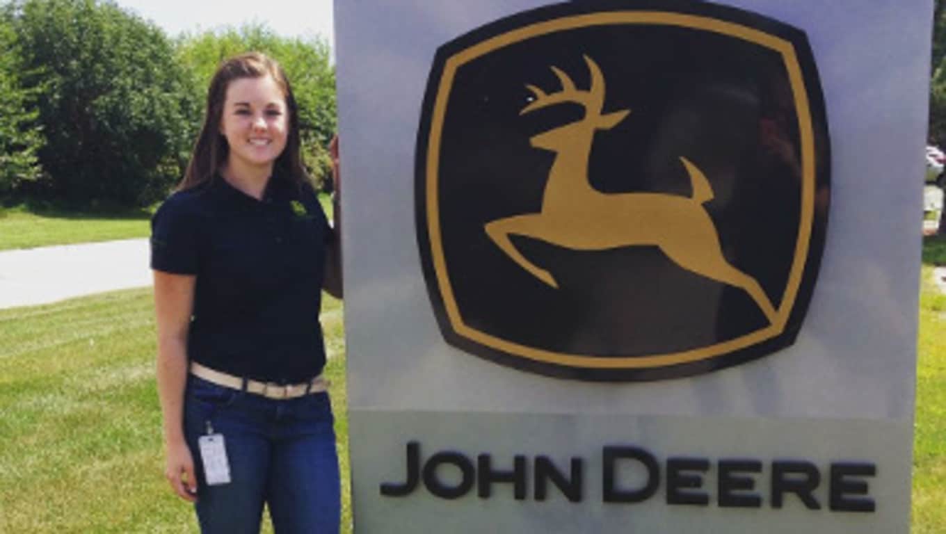Liz, stagiaire de retour chez John Deere et étudiante à temps partiel