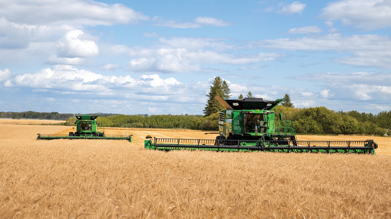 X9 Combines harvesting