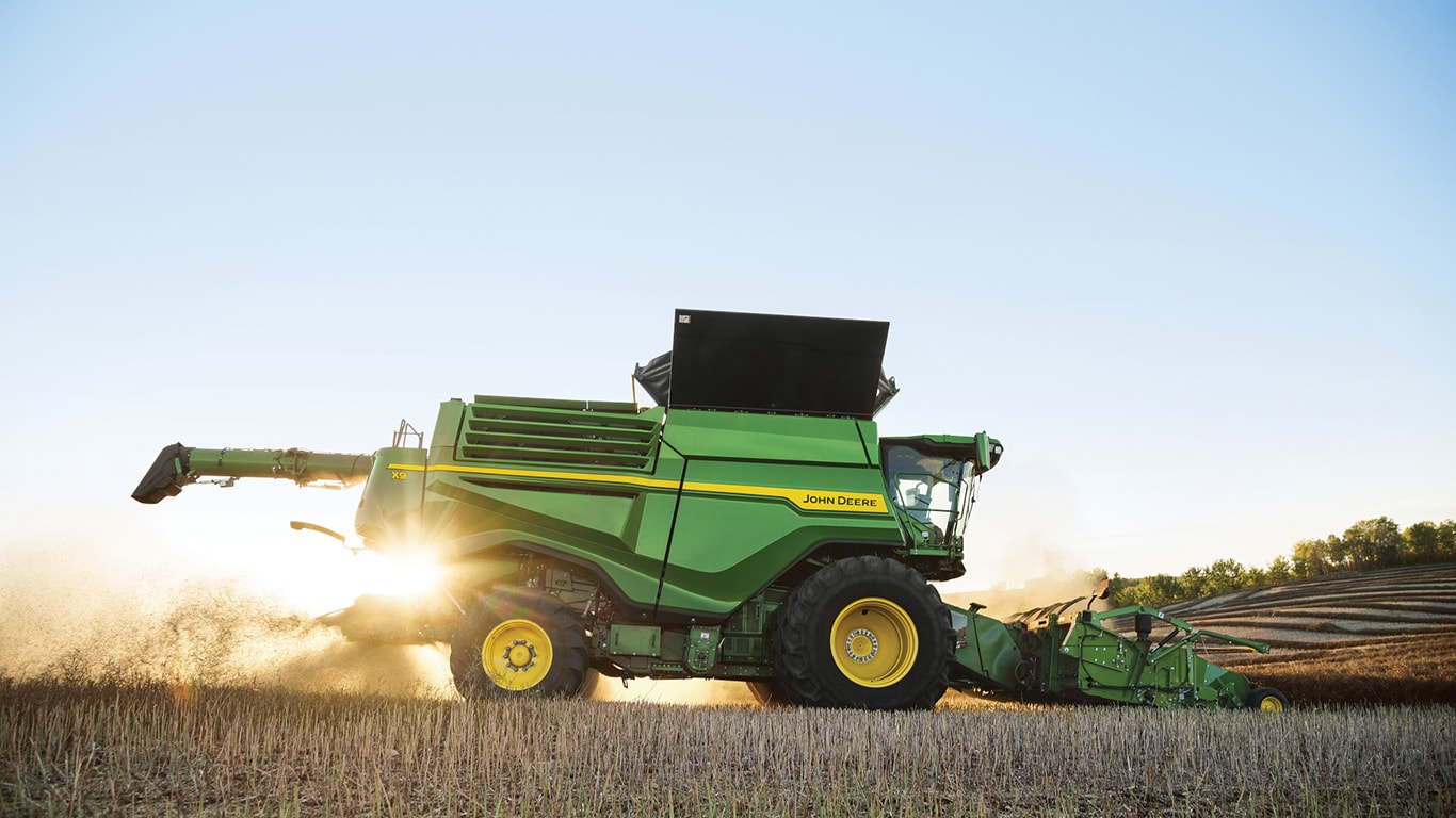 Deere brings high-capacity X Series Combines to North American farmers