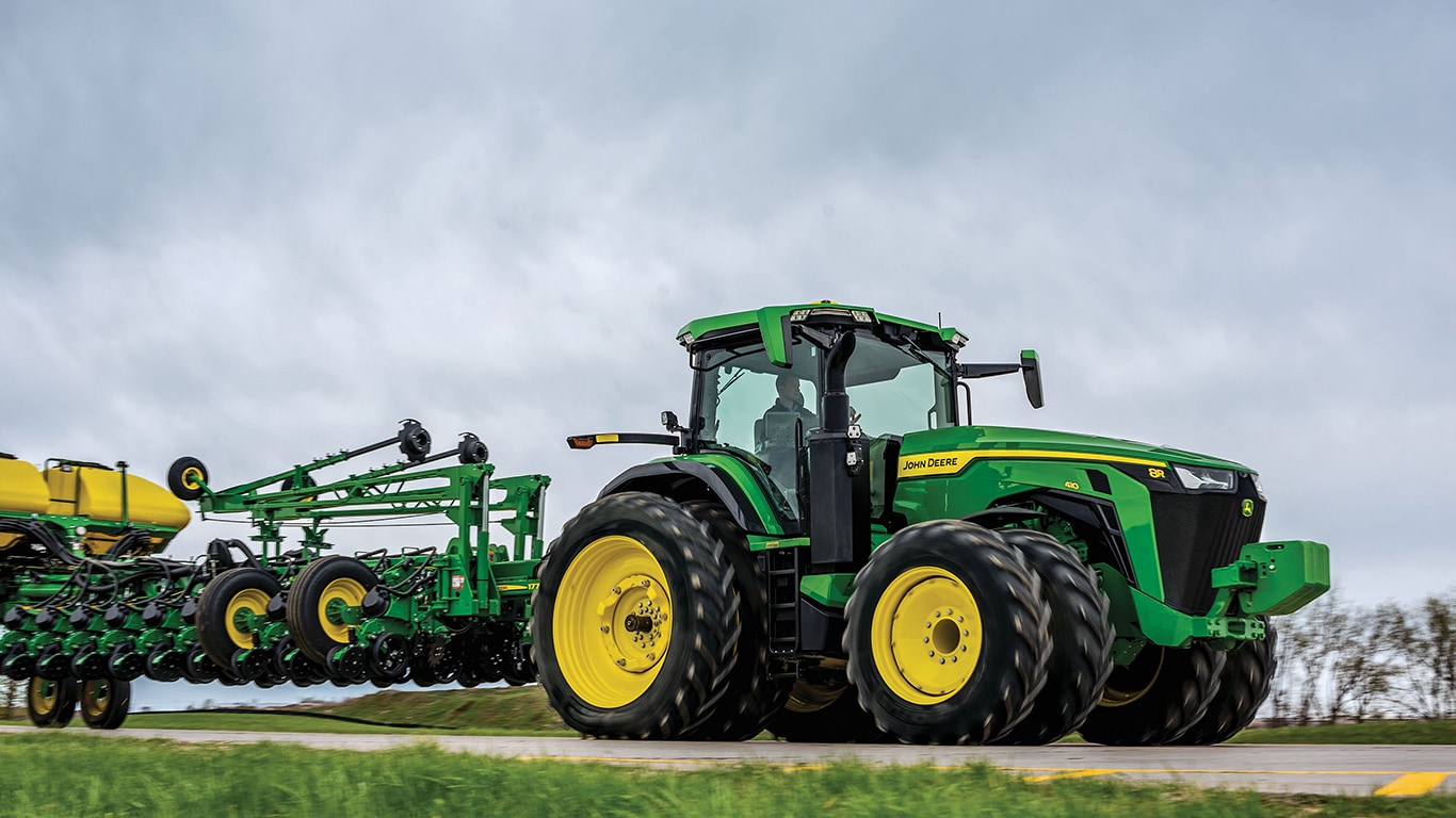 Tracteur 8R à roues