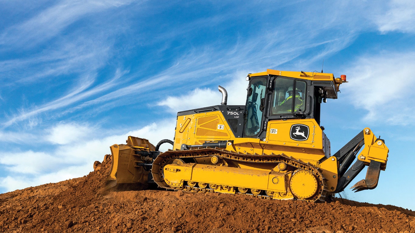 New 700L, 750L Dozers Enhance Productivity and Comfort