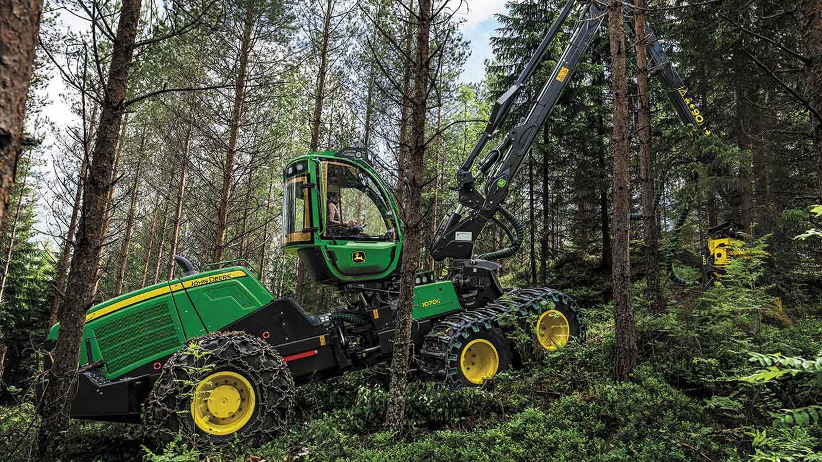 1070G harvester working on a jobsite