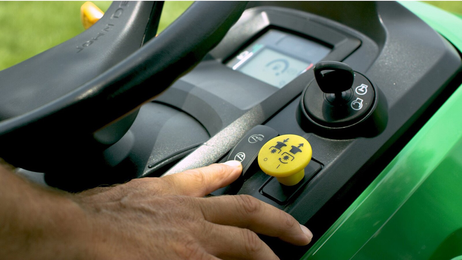 John Deere lance le système électrique MulchControl