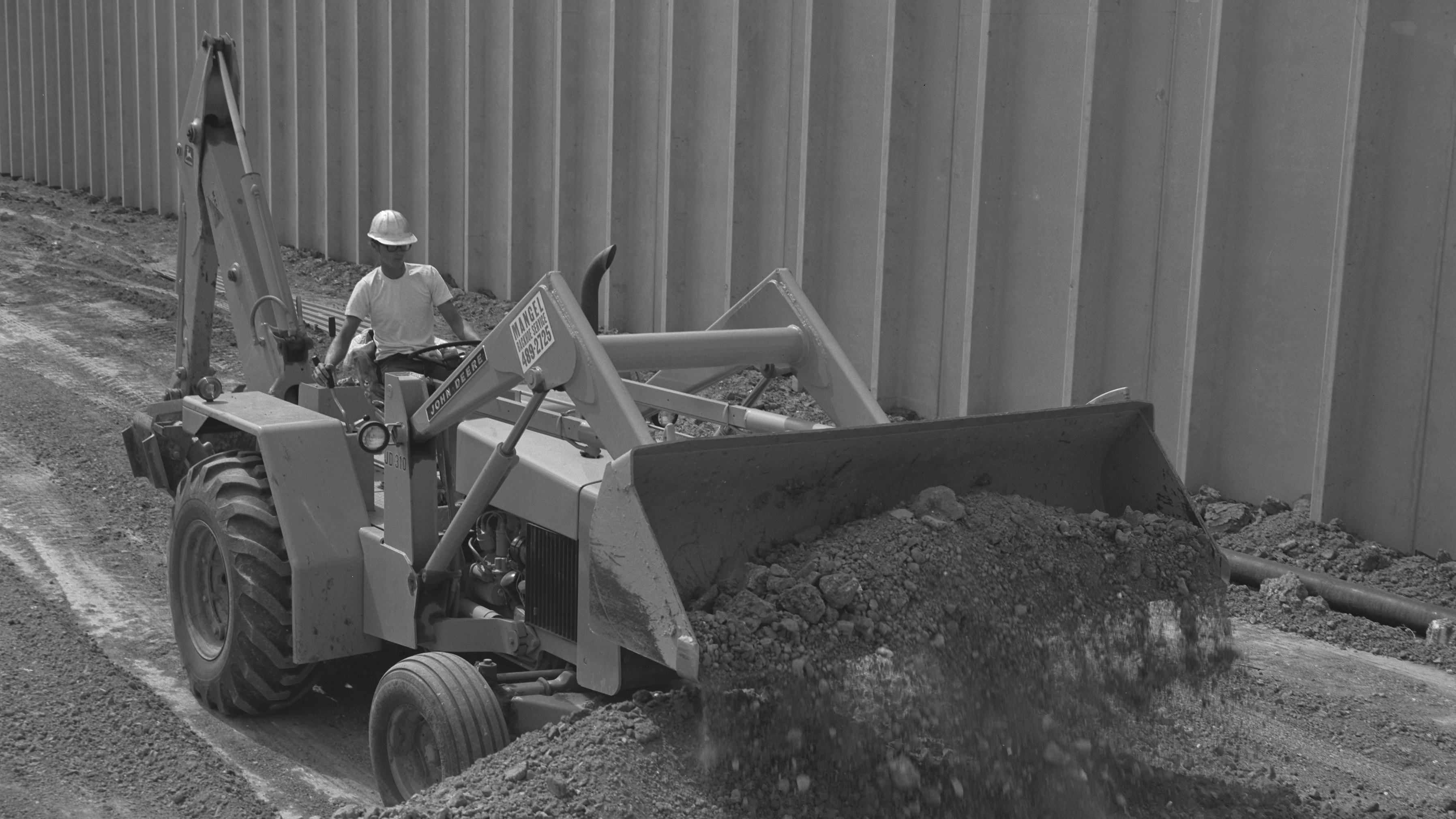 Grande image en noir et blanc de la rétrocaveuse JD310
