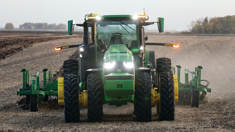 Tracteur autonome dans un champ – Vue avant