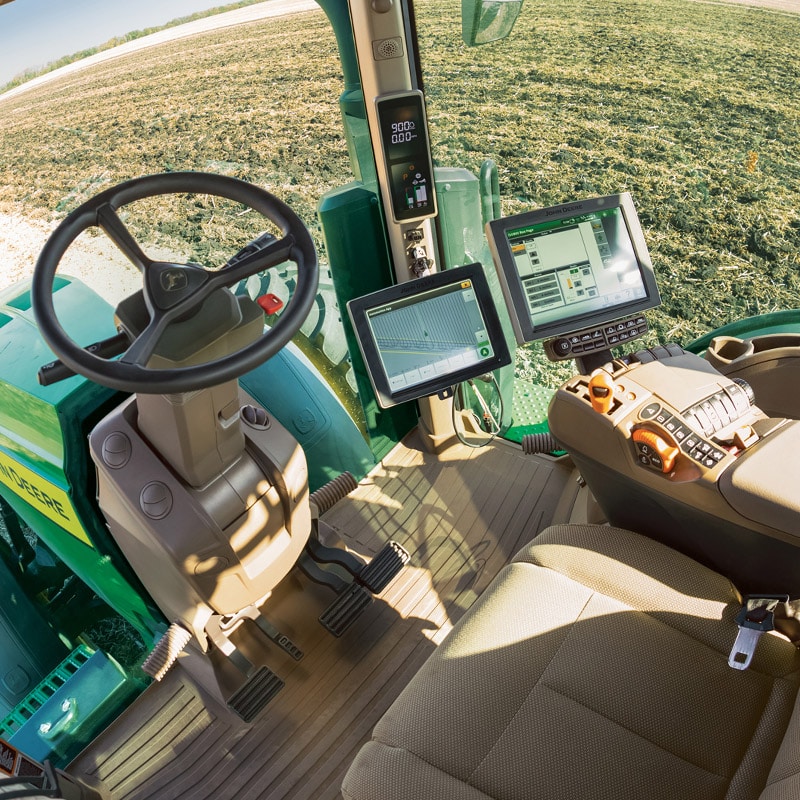 L’intérieur d’un tracteur John Deere