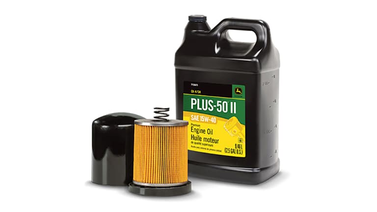 une photo de l’huile Plus-50 II de Deere et d’un filtre