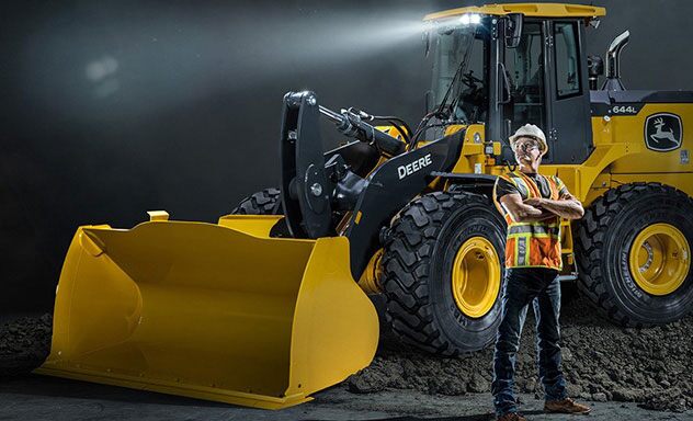 Commandez dès maintenant le Britains John Deere Tondeuse à Gazon  à‰lectronique Jouet pour Enfants