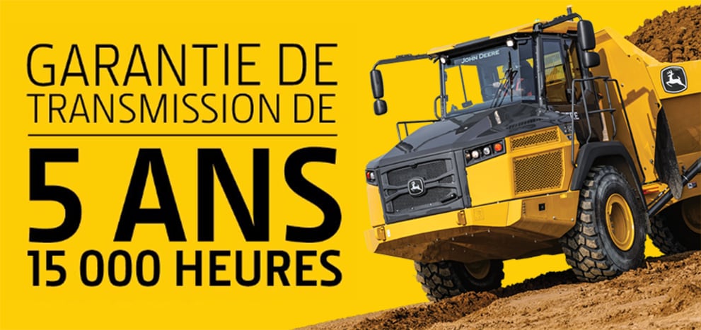 Avant d'un camion-benne articulé John Deere avec texte écrit à gauche de l'équipement indiquant "Garantie de la transmission de 5 ans 15 000 heures leader du secteur".