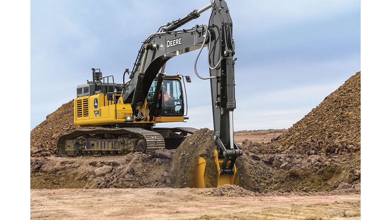 A 470P-Tier Excavator moving dirt at a jobsite.