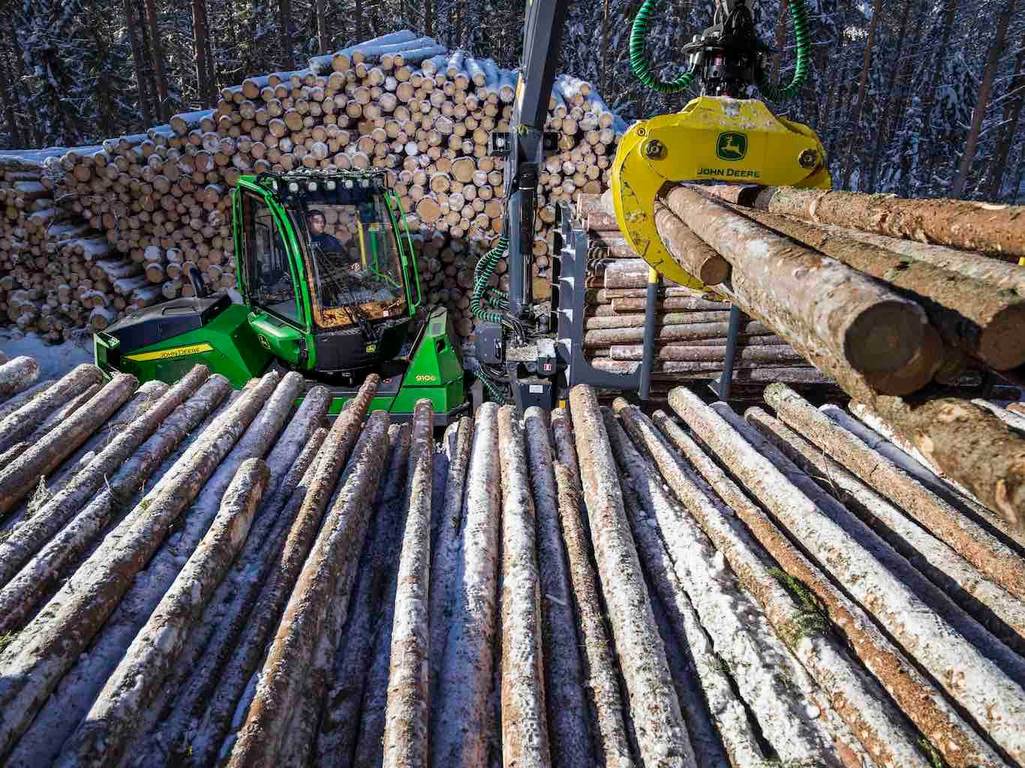 910G 14.0-metric ton forwarder working in the forest