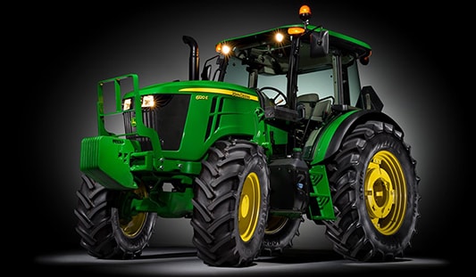 Un tracteur John Deere dans le champ