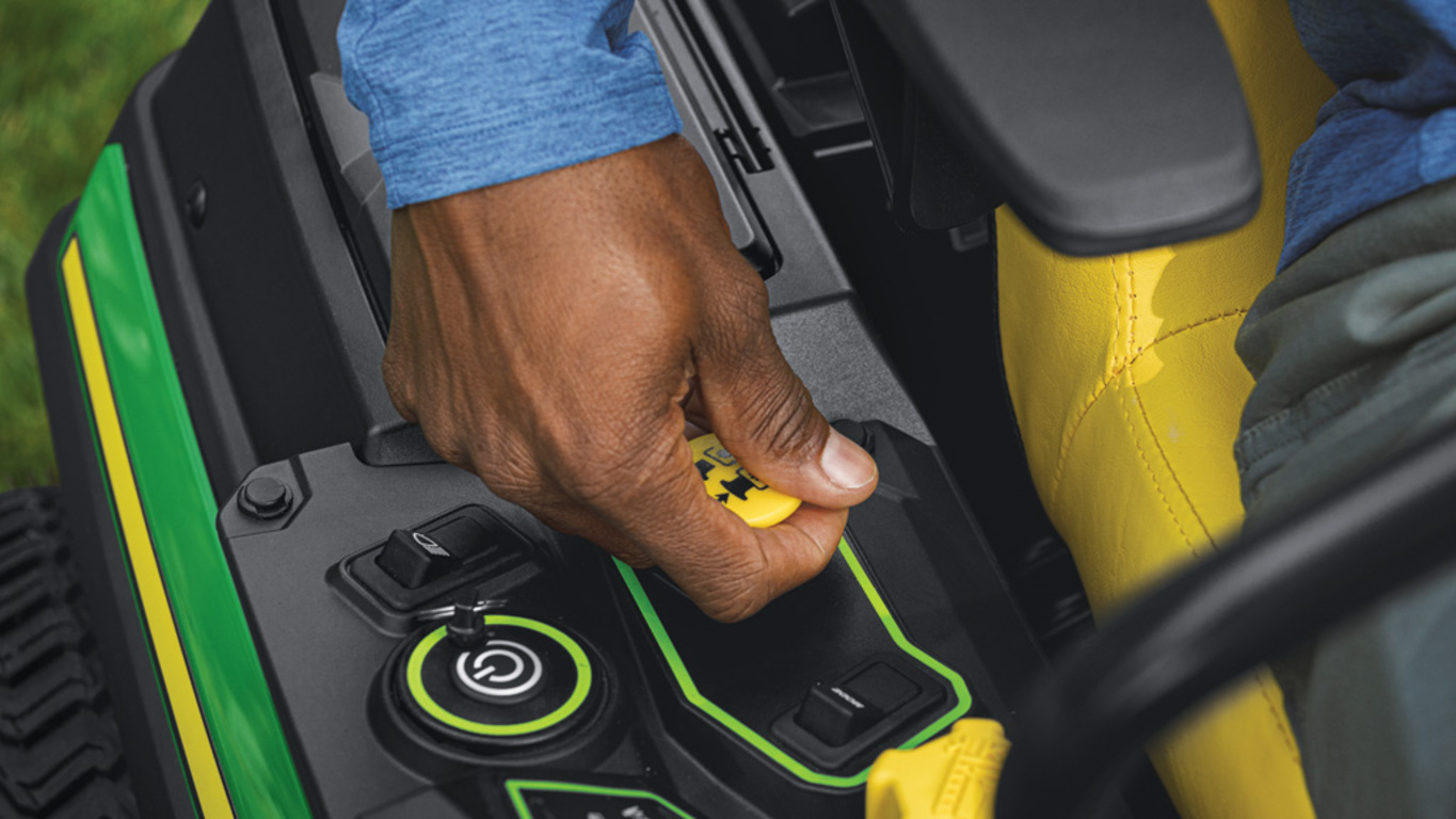 Z370R Electric ZTrak™ Mower | Z300 Series ZTrak Mowers | John Deere CA