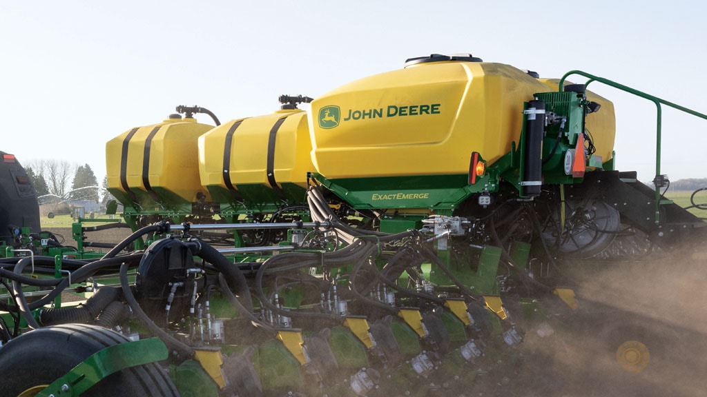 Dual product tank configurartion on an ExactEmerge&trade; planter system in the field