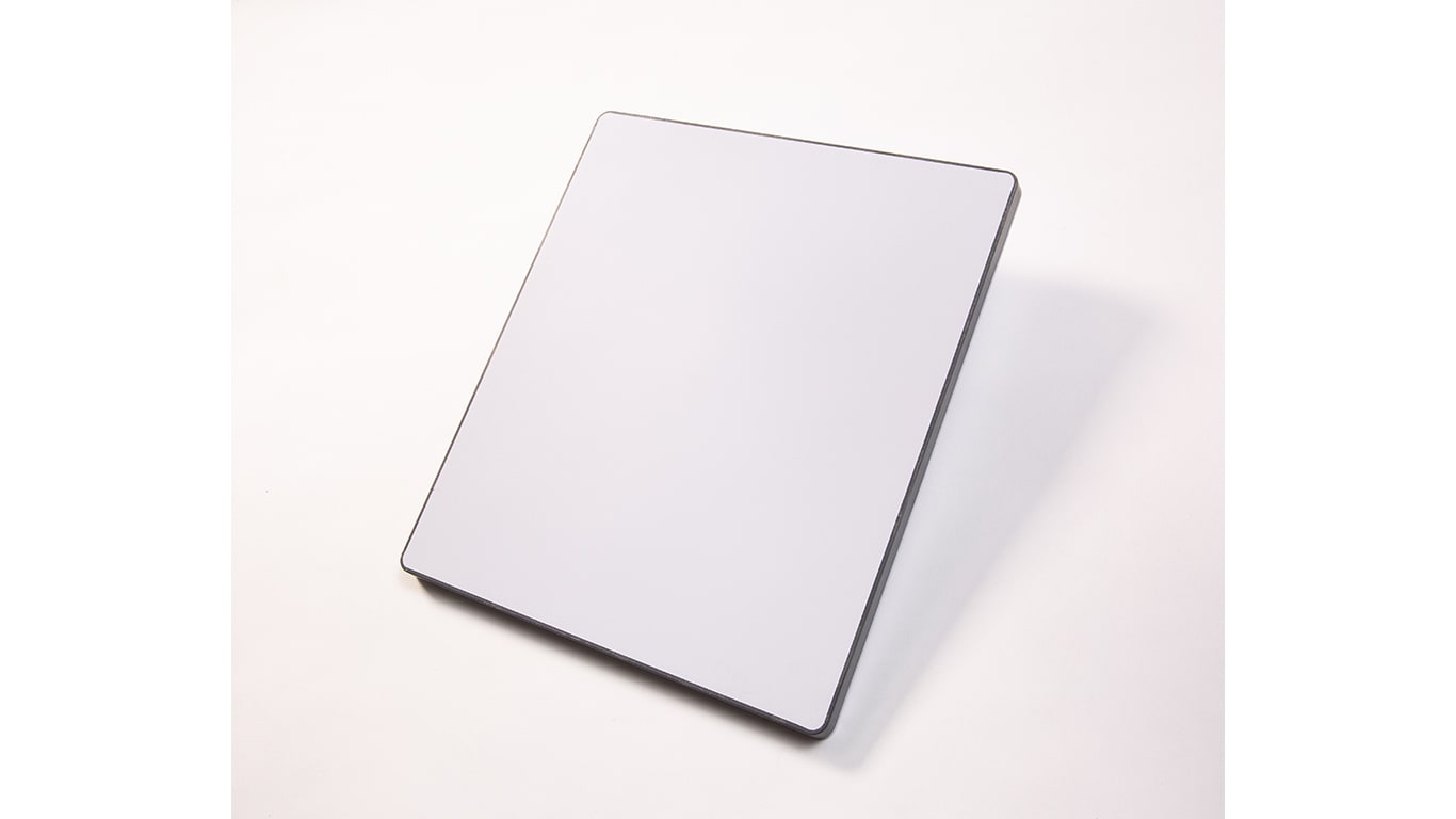 Vue en studio de la partie supérieure du JDLink Boost sur fond blanc.