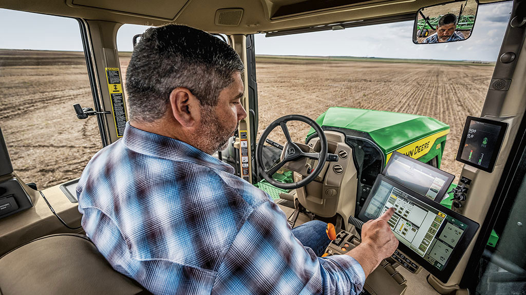 Image de l’intérieur de la cabine du tracteur 9RX 830