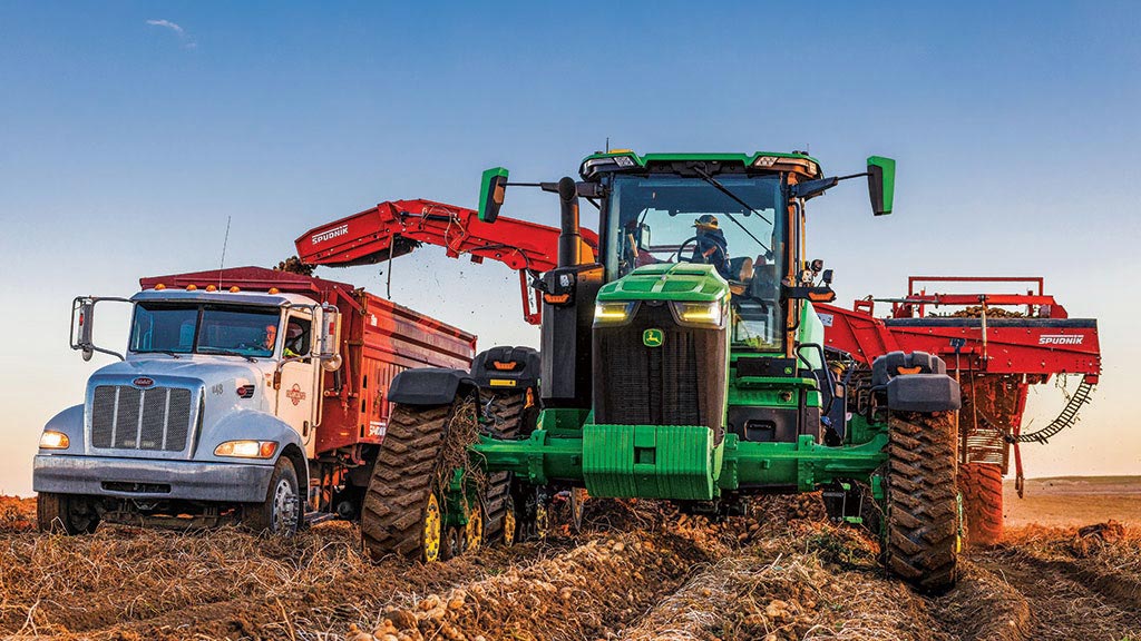 Tracteur 8RX 370 avec option d'espacement de 366 cm (144 po)