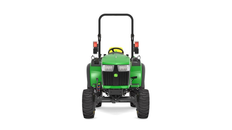 Tracteur compact 2032R vu de l'avant sur fond blanc