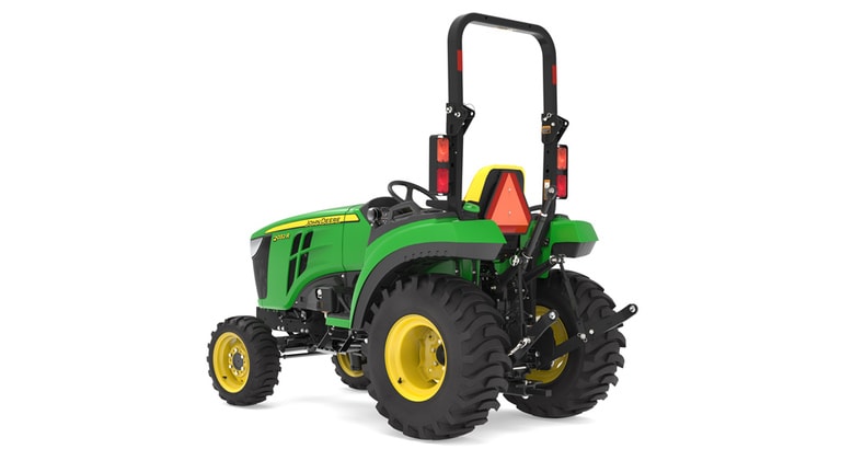 Tracteur compact 2032R vu de l'arrière gauche sur fond blanc