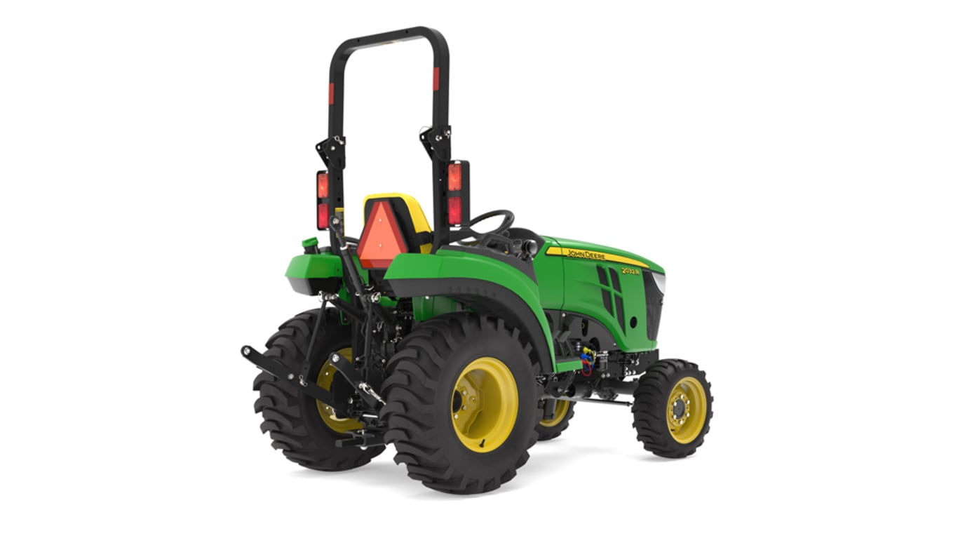 Tracteur compact 2032R vu de l'arrière droit sur fond blanc