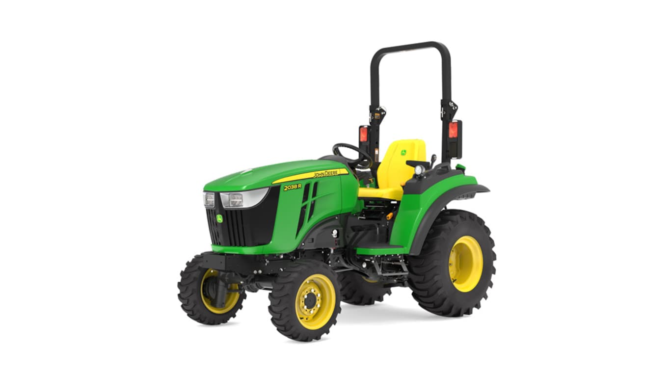Tracteur compact 2038R vu de l'avant droit sur fond blanc