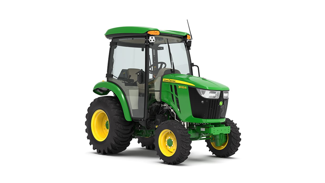 Tracteur compact 3033R vu de l'avant droit sur fond blanc