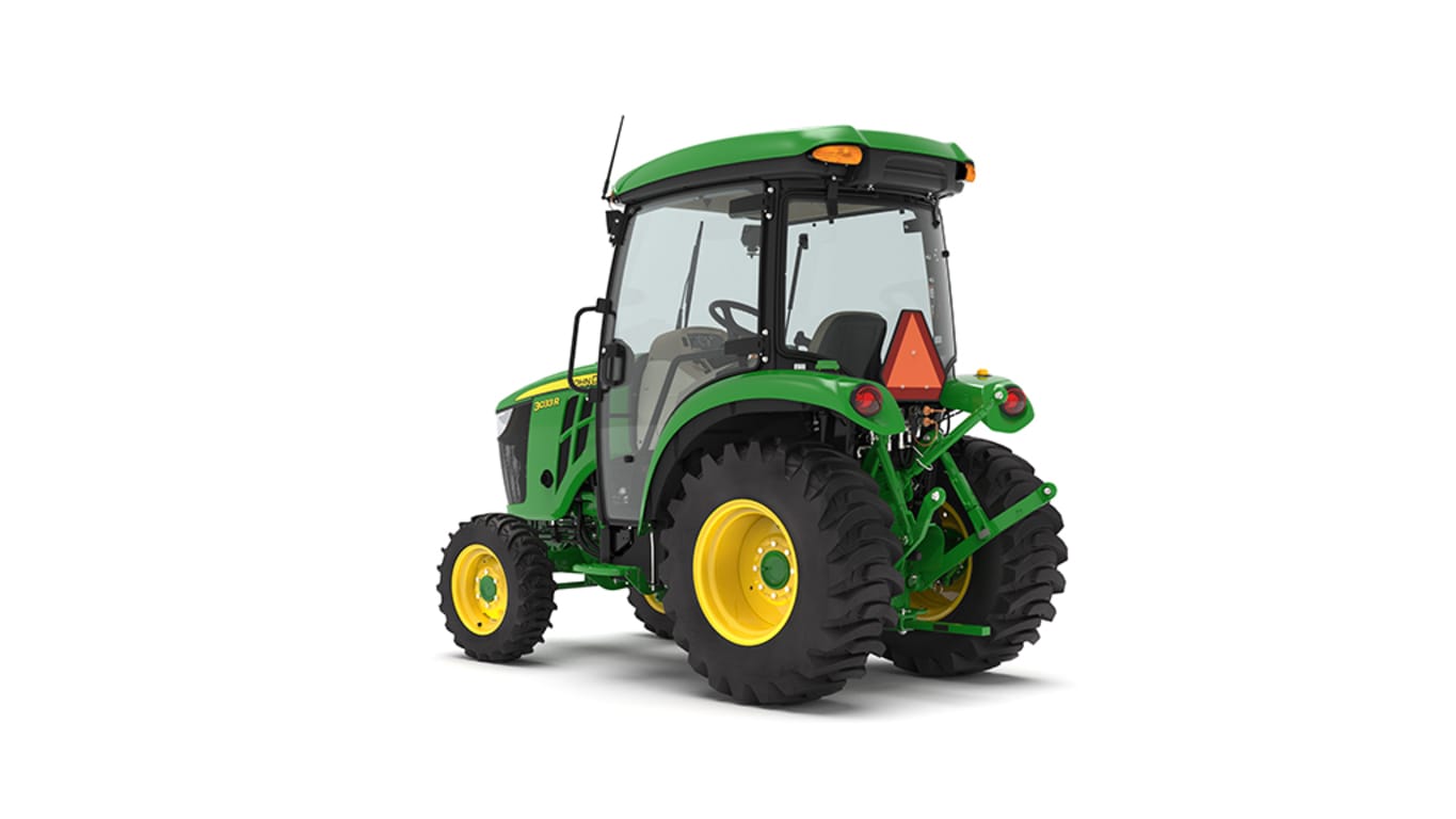 Tracteur compact 3033R vu de l'arrière gauche sur fond blanc