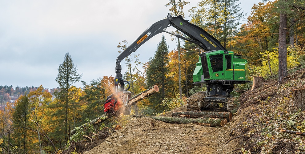 A John Deere 859MH Tracked Harvester with a Waratah HTH623C Harvester Head processes hardwood logs in a steep-sloped Pennsylvania forest.