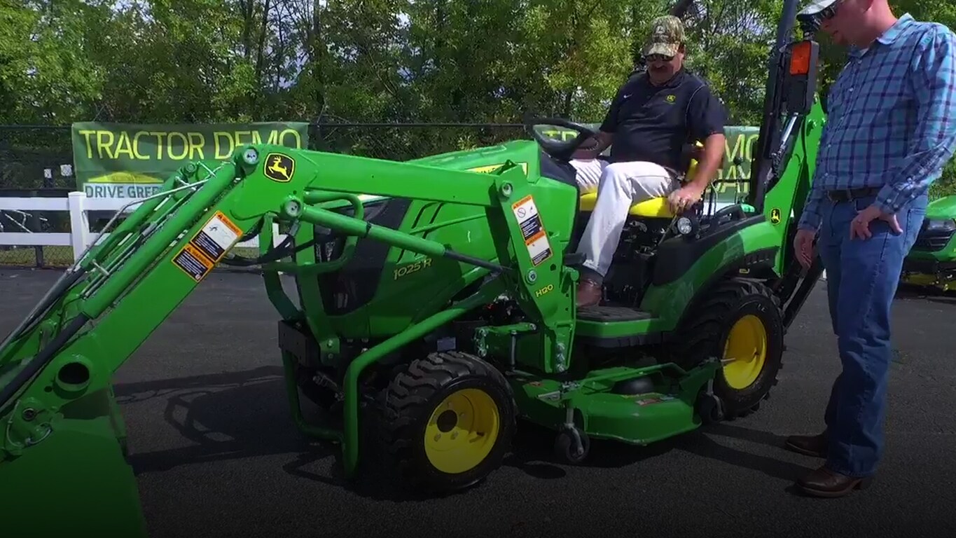 Démonstration d’un tracteur 1025R