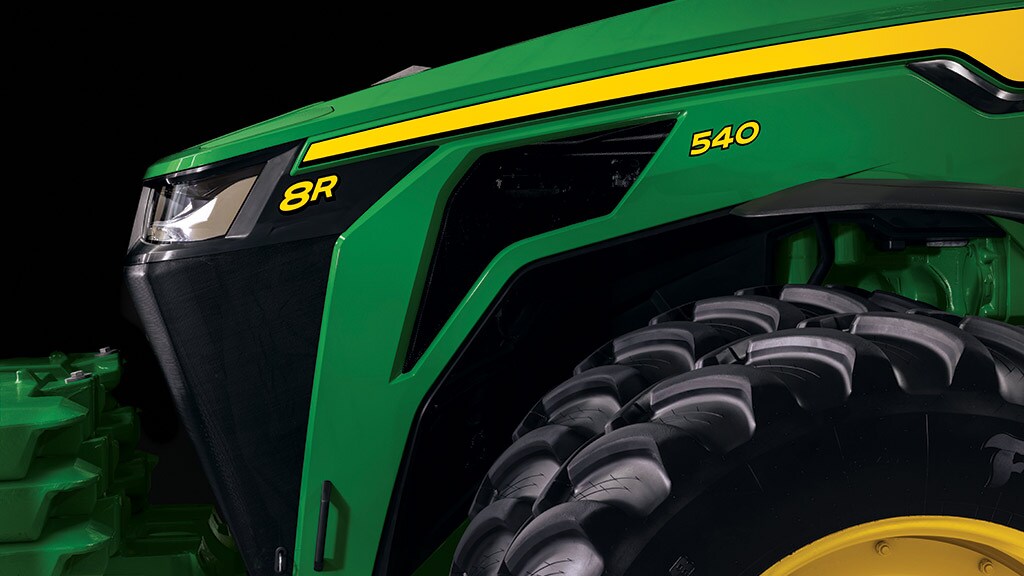 Image studio du capot du tracteur&nbsp;8R 540.