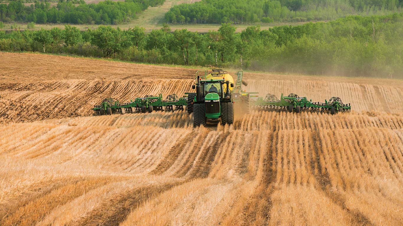 John Deere Air Seeding 1870 Air Hoe Drill in field