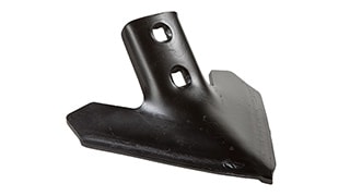 Un soc à ailes ouvertes noir pour cultivateur prairie.