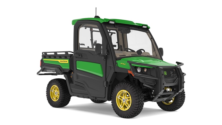 Image prise en studio d'un véhicule XUV 875R vu de l'avant droit
