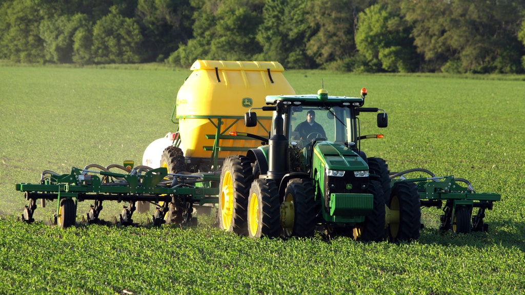 Nutrient Application | 2510H High-Speed Applicator  with Dry Nutrient Attachment