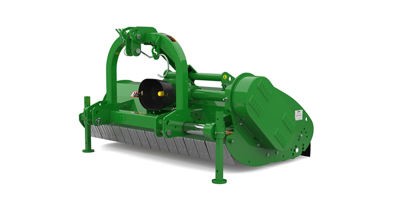 Tondeuse verte avec des lames rotatives et couvercle de sécurité pour couper de la végétation.