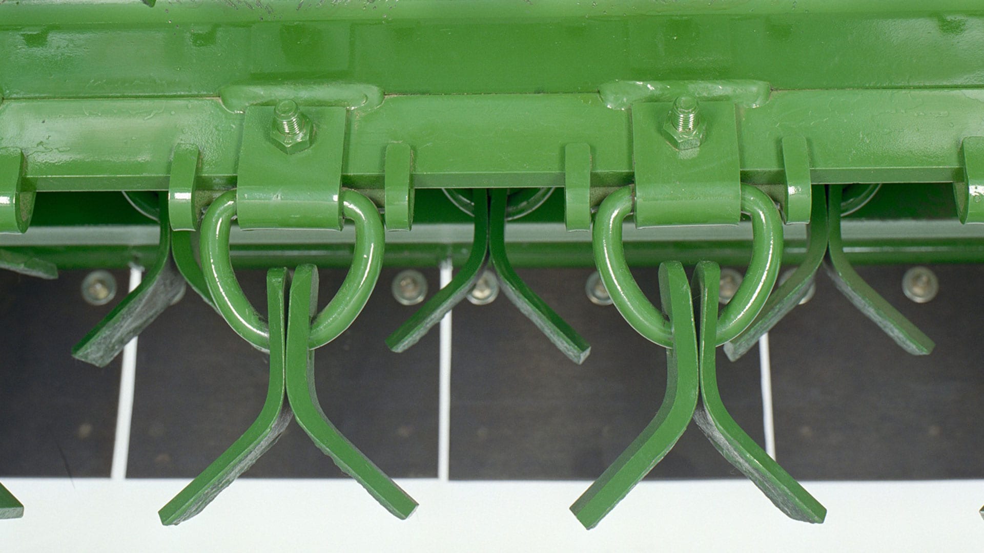 close up view of re-cutter bar