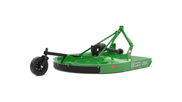 Photo en studio d'une faucheuse rotative RC2072 verte orientée vers l'arrière-gauche sur un fond blanc.